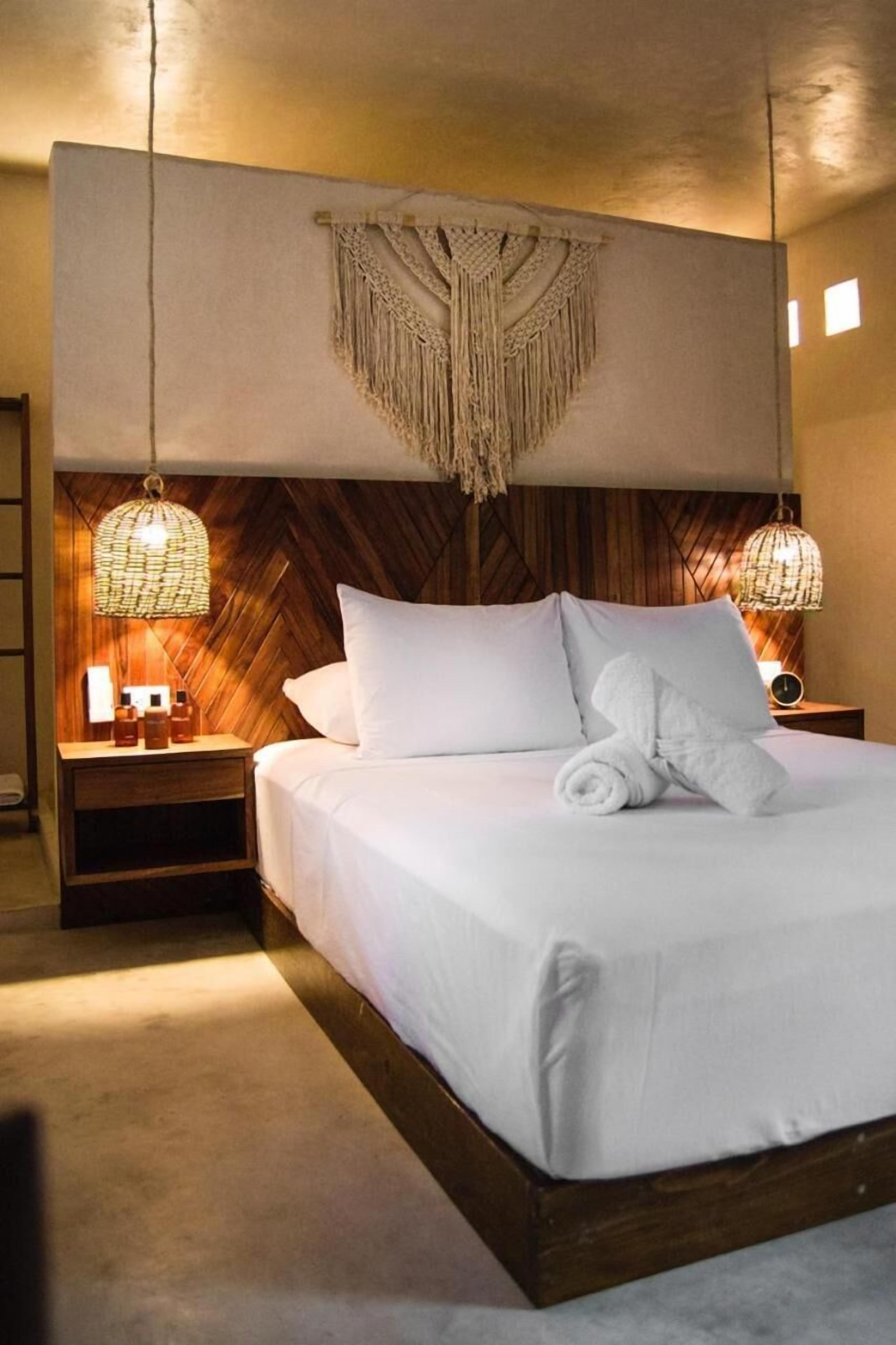 minibar, in-room safe, free wifi, bed sheets