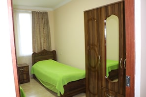 8 bedrooms, blackout drapes, soundproofing, iron/ironing board - Villa Vere (Zugdidi)