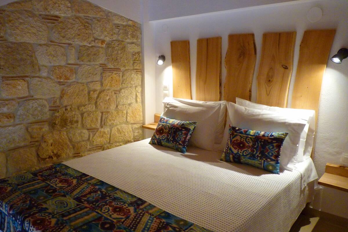 Deluxe Apartment (2) | Premium bedding, individually decorated, individually furnished, desk