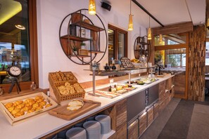 Dagelijks ontbijtbuffet (EUR 22 per persoon)