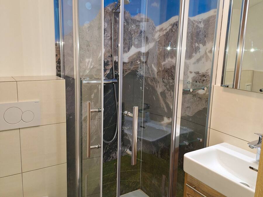 Basic Single Room | In-room safe, desk, blackout curtains, free WiFi