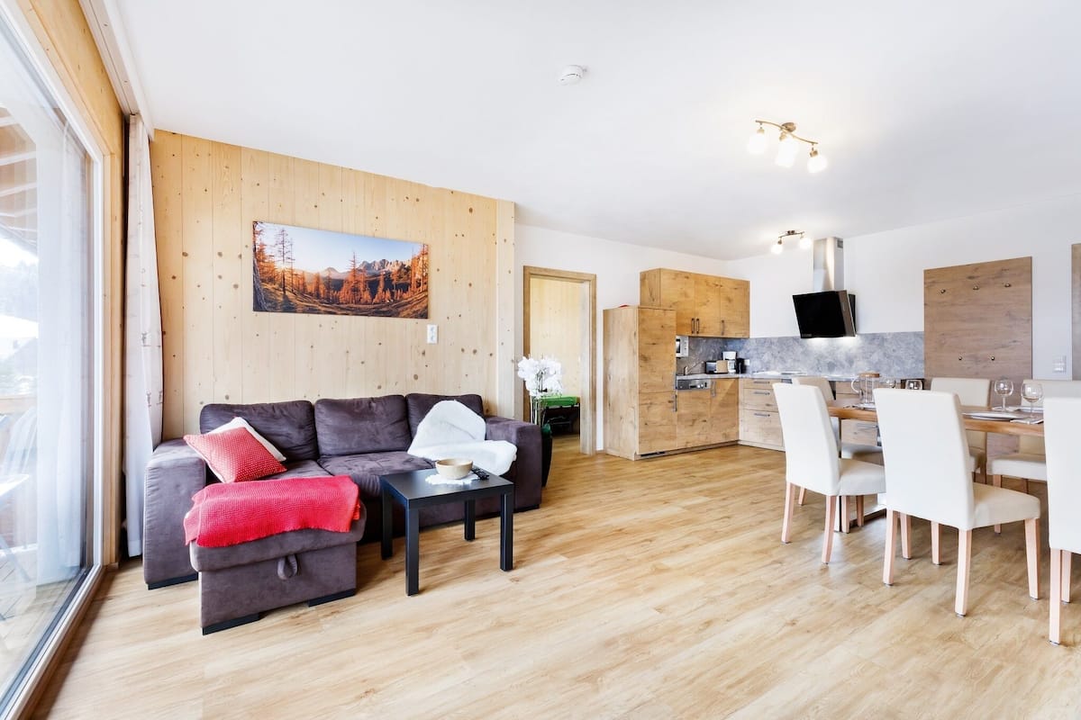 7-9 P. Family Suite deluxe | Living room | Flat-screen TV, toys