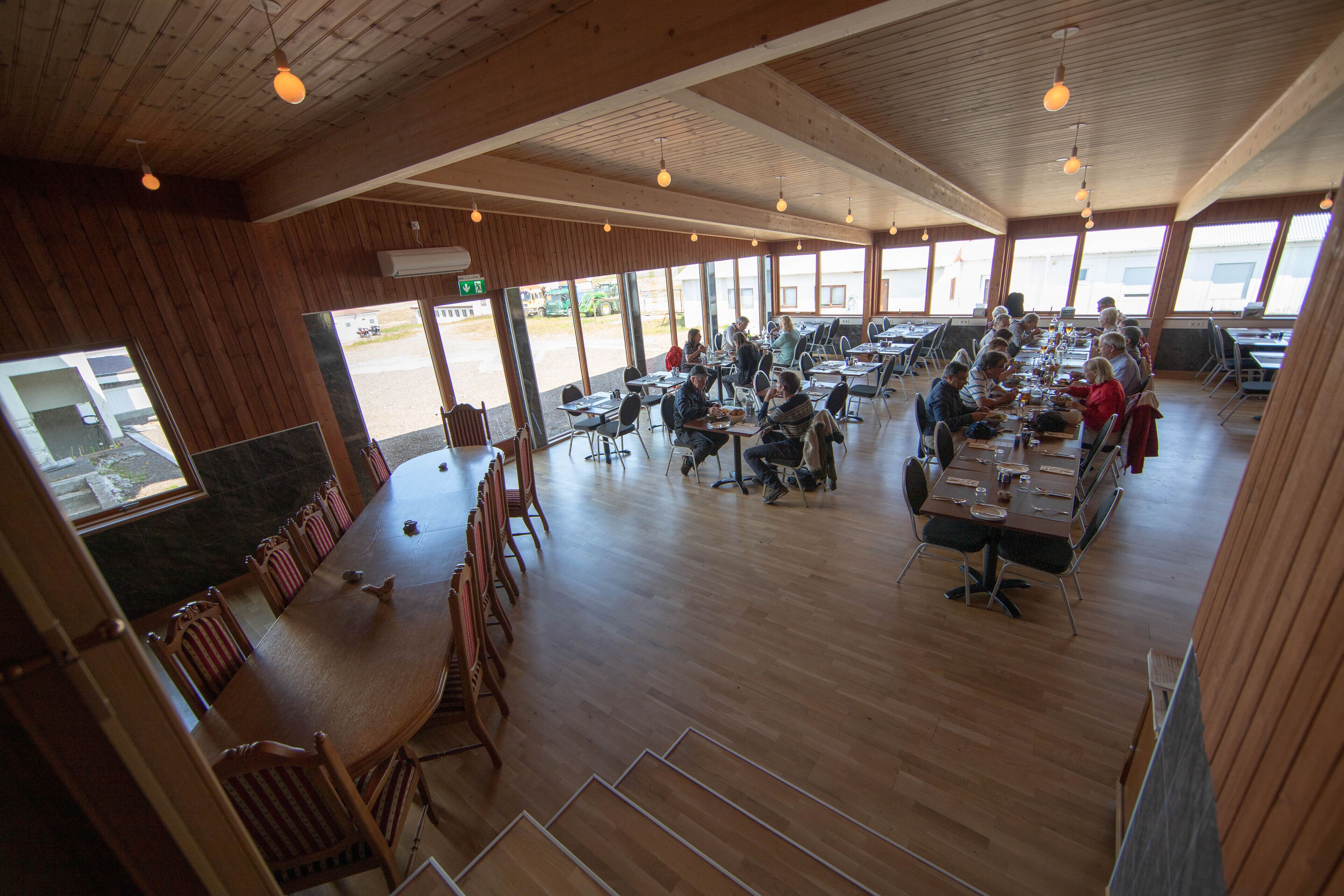 Lunch and dinner served