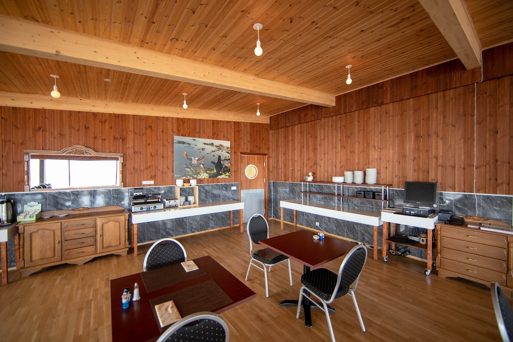 Hotel Breidavik by null