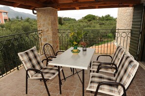 Family Apartment, Garden View (2 adults) | 2 bedrooms, in-room safe, desk, blackout drapes - Ammos Villas (Zakynthos)