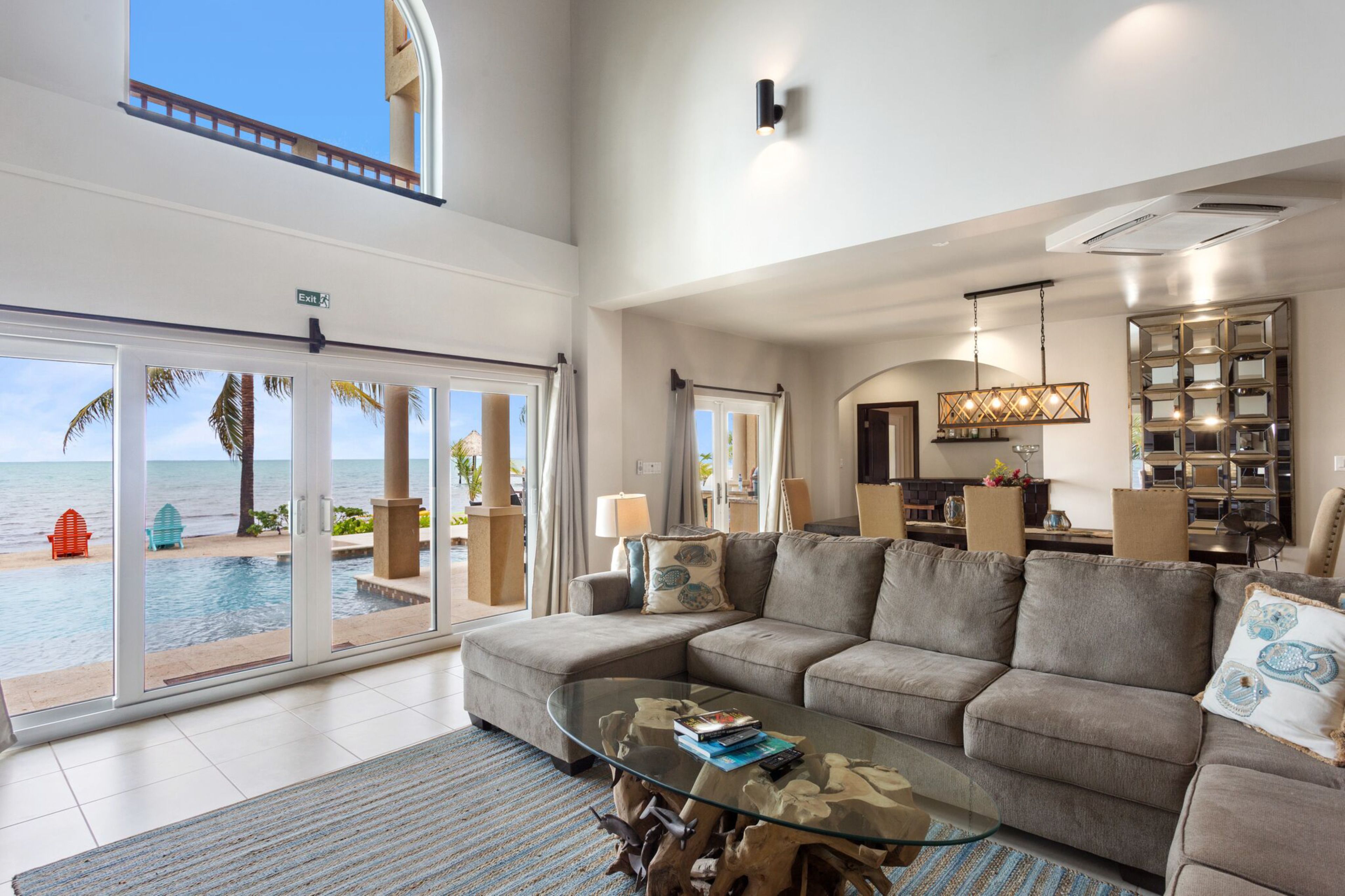 Manatee Luxury Villa, 4 Bedrooms, Private Pool, Ocean View | Wohnzimmer