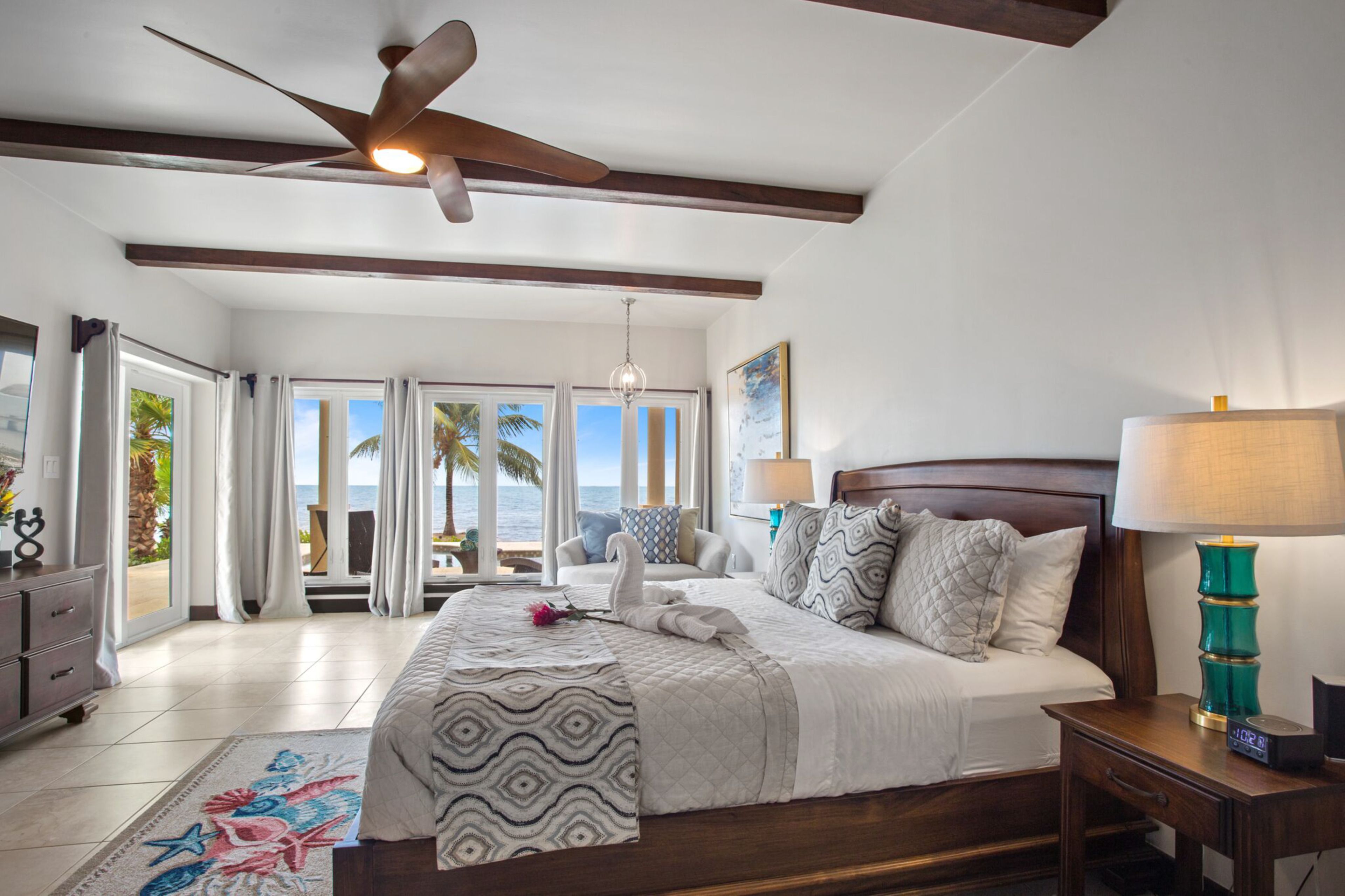 Manatee Luxury Villa, 4 Bedrooms, Private Pool, Ocean View | 客房内保险箱、特色装 修、特色家居、笔记本电脑工作区