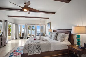 Manatee Luxury Villa, 4 Bedrooms, Private Pool, Ocean View | Caja de seguridad en la habitación y decoración personalizada 