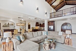 Manatee Luxury Villa, 4 Bedrooms, Private Pool, Ocean View | Salle de séjour | Télévision à écran plat de 0 pouces avec chaînes par câble, télévision