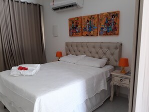 Apartamento familiar, varias camas, no fumadores | Tabla de planchar con plancha, wifi gratis, ropa de cama