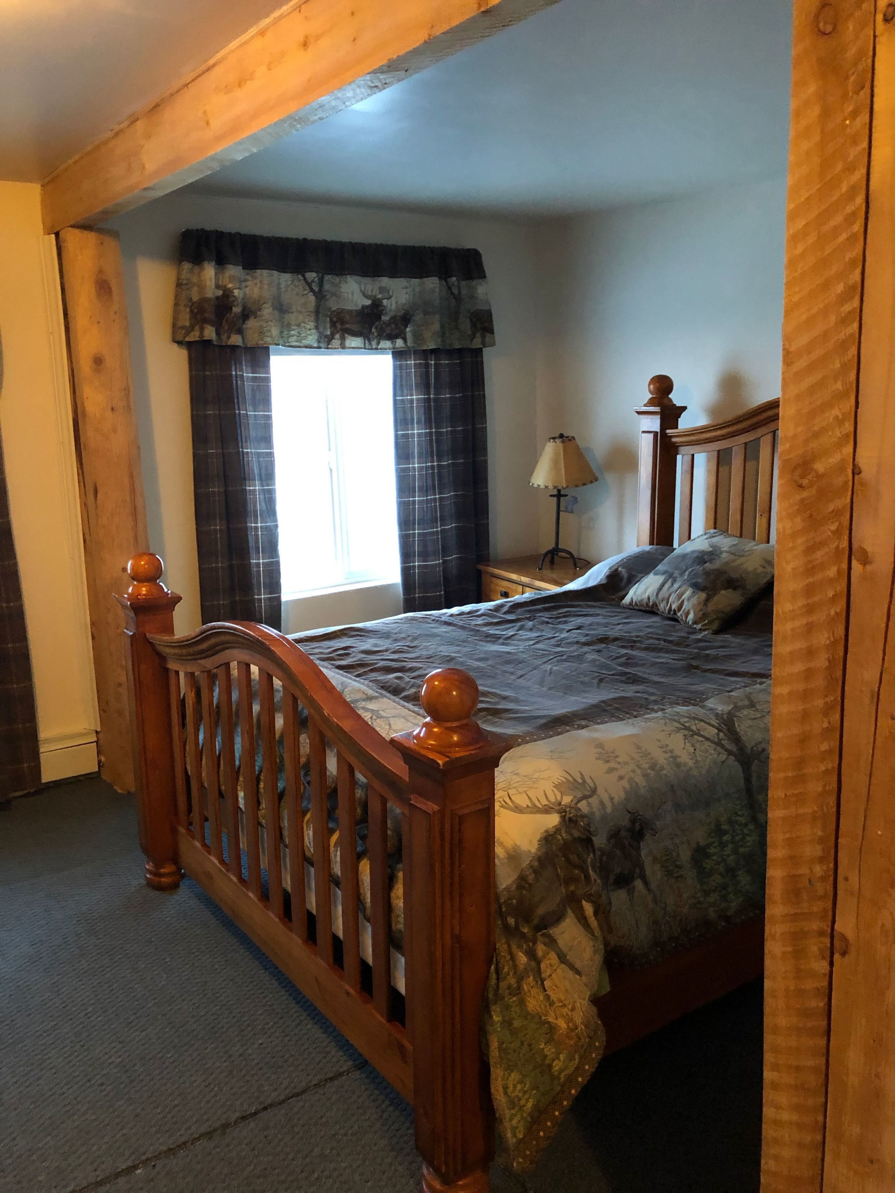Basic Room, Multiple Beds, Non Smoking, Mountain View | Free WiFi, bed sheets