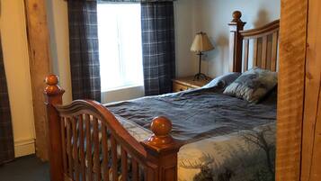 Basic Room, Multiple Beds, Non Smoking, Mountain View | Free WiFi, bed sheets