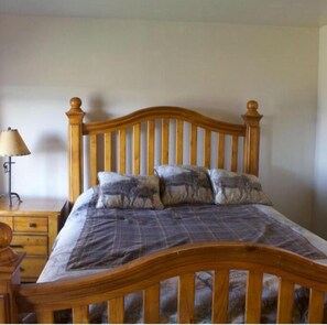 Chambre, plusieurs lits, non-fumeurs, vue montagne | Wi-Fi gratuit, draps fournis