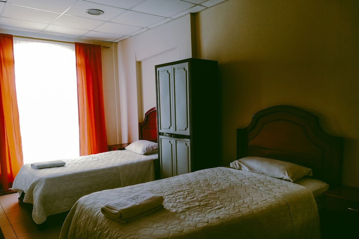 Twin Room, 2 Twin Beds | Premium bedding, desk, laptop workspace, blackout drapes