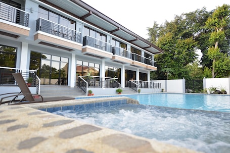Piscina al aire libre. Hotel Gabriella