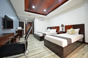 Minibar, in-room safe, desk, soundproofing - Hotel Gabriella (Tagbilaran)