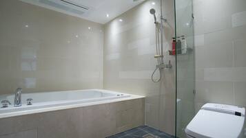 Suite, Smoking | Bathroom