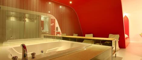 Deep-soaking bathtub