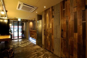 Interior entrance - Hwagok Lush Hotel (Seoul)