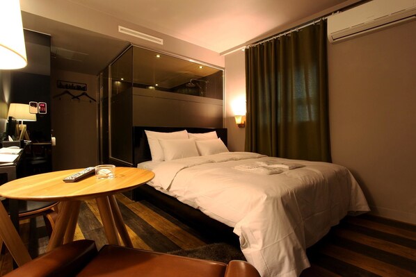 Free WiFi, bed sheets