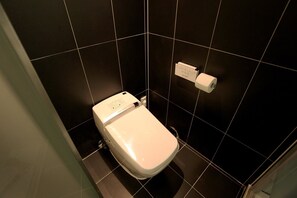 Free toiletries, hair dryer, bathrobes, slippers - Hwagok Lush Hotel (Seoul)