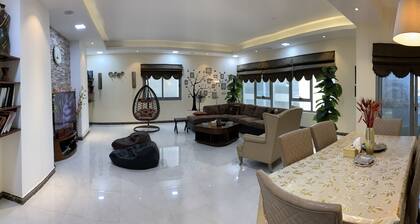 Luxury Furnished 3BR near LAKE Khalid