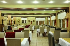 Breakfast, lunch and dinner served