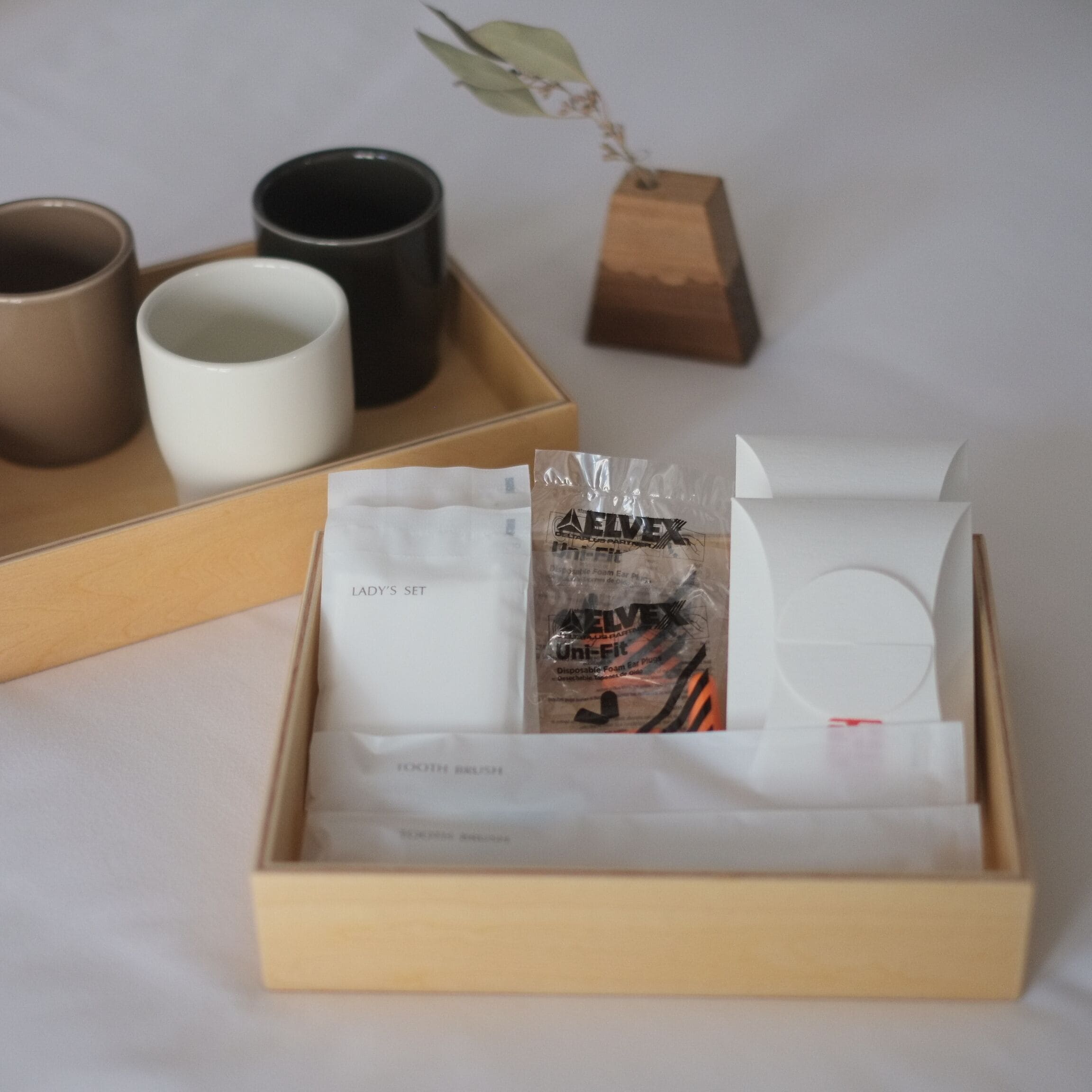 combined shower/bathtub, deep-soaking bathtub, free toiletries