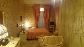 Suíte luxo | Wi-Fi de cortesia, roupa de cama