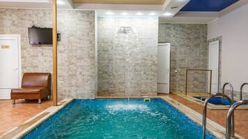 2 indoor pools