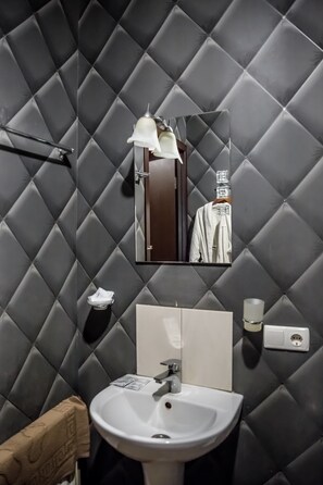 Bathroom - Poseidon Hotel & Spa (Kharkiv)