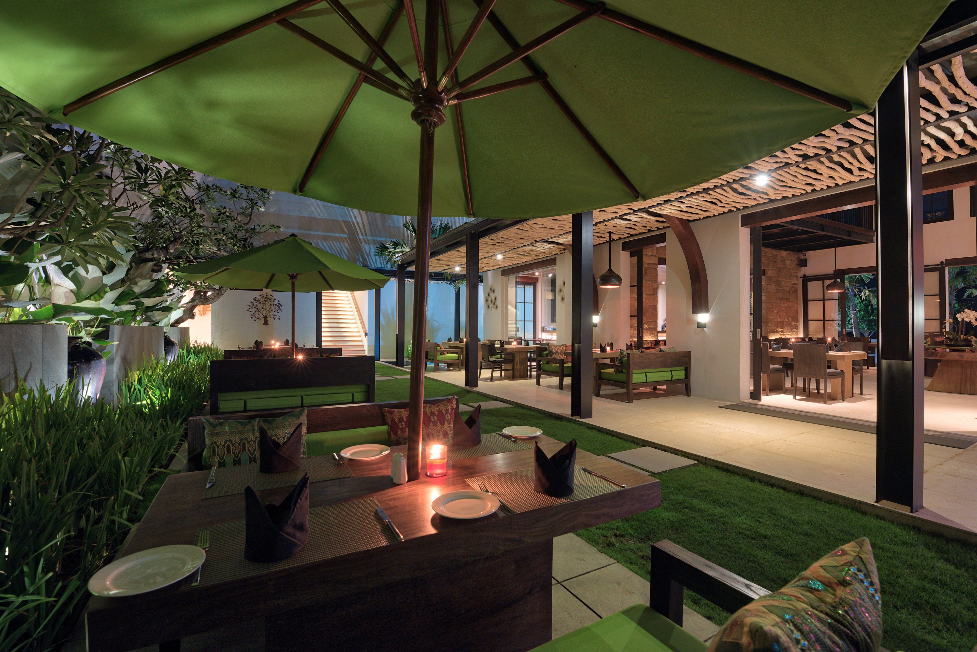 Breakfast, lunch, dinner served; local and international cuisine 