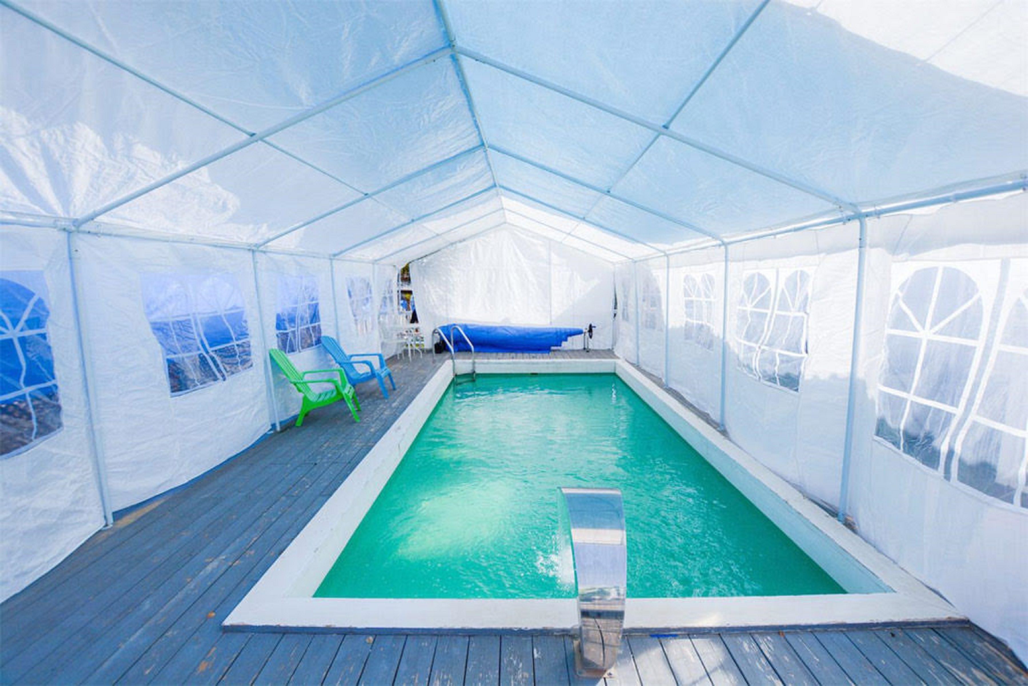 季节性开放的室外游泳池