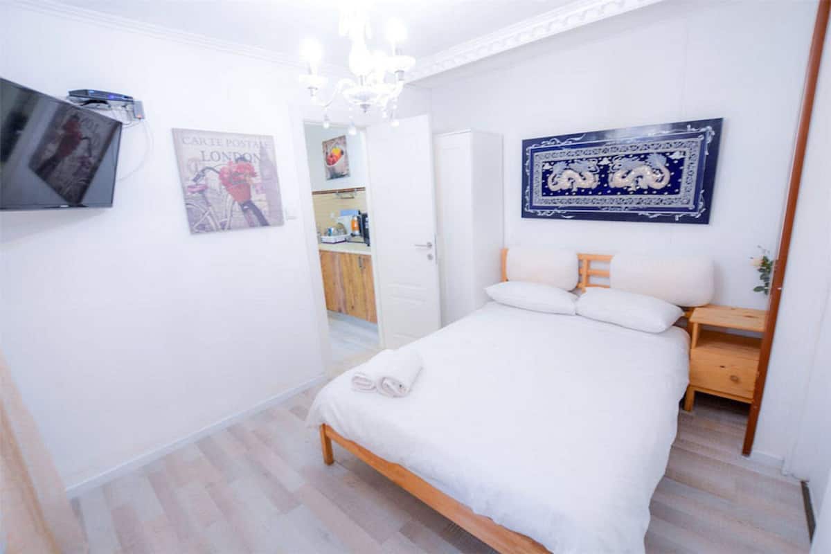 Family Cabin, 2 Bedrooms, Non Smoking | Living room | Flat-screen TV