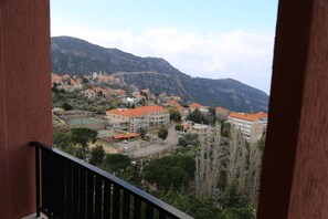 City view from property - Douma Hotel (Douma)