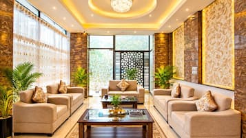Lobby-lounge