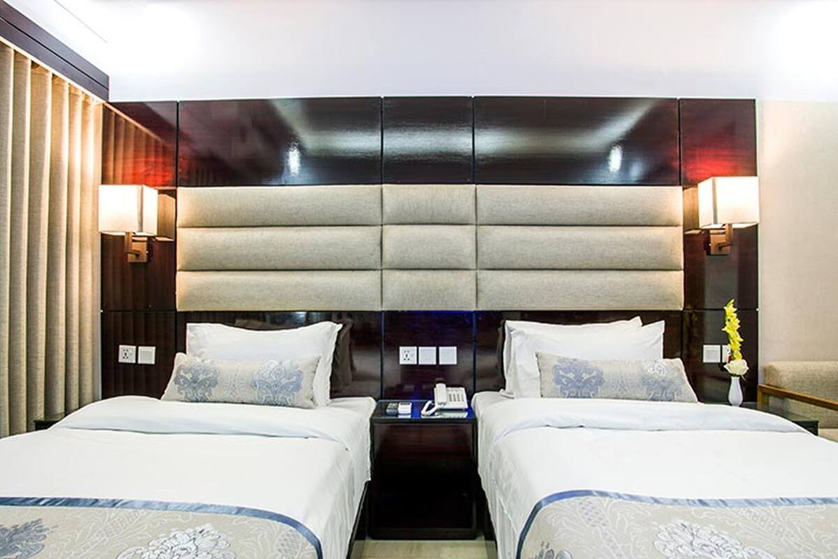 Phòng đôi hoặc 2 giường đơn Deluxe, 2 giường đơn, không hút thuốc, quang cảnh sông | Minibar, két bảo mật tại phòng, bàn, màn/rèm cản sáng 