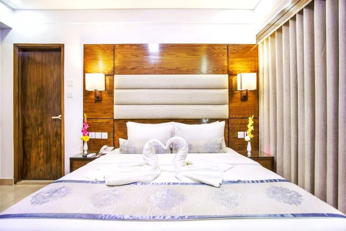 Minibar, két bảo mật tại phòng, bàn, màn/rèm cản sáng