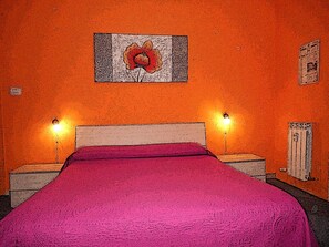 Quadruple Room, Shared Bathroom (External) | Desk, blackout drapes, soundproofing, free WiFi - B&B Cavour 16 (Genoa)