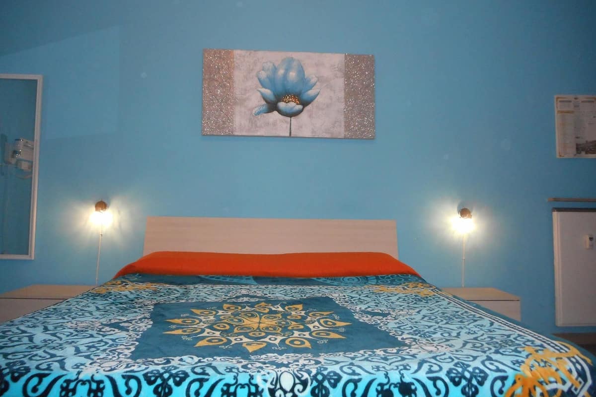 Triple Room, Shared Bathroom (External) | Desk, blackout drapes, soundproofing, free WiFi