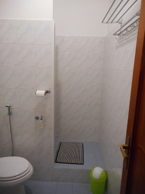 Triple Room, Shared Bathroom (External) | Bathroom shower - B&B Cavour 16 (Genoa)