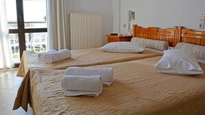 Iron/ironing board, WiFi (free), bed sheets - Diamanti Studios (Lesvos)