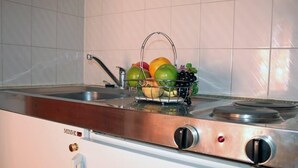 Coffee/tea maker, fridge, stovetop, electric kettle - Diamanti Studios (Lesvos)