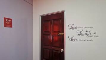 Deluxe Room | Desk, free WiFi, bed sheets