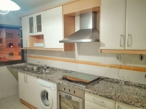 基本雙人房, 1 間臥室, 非吸煙房, 花園景 | 私人廚房 | 大型雪櫃/冰箱、微波爐、焗爐、爐具