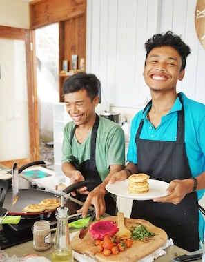 Free daily local cuisine breakfast - Villa Atas Pelangi (Kuta)