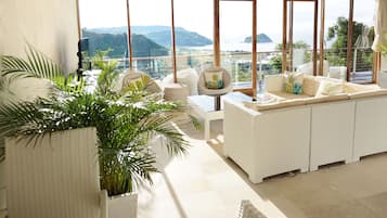 Villa, 3 Schlafzimmer, Strandblick | Sitzecke in der Lobby