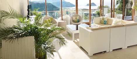 Villa, 3 Bedrooms, Beach View | Lobby sitting area