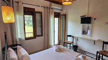 Kamar Basic, 1 Tempat Tidur Queen, Bebas Asap Rokok, pemandangan gunung | 1 kamar tidur, Wi-Fi gratis, dan seprai linen