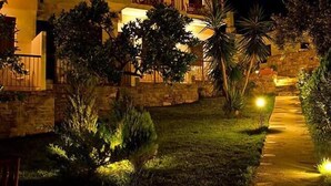 واجهة المنشأة - في المساء/الليل